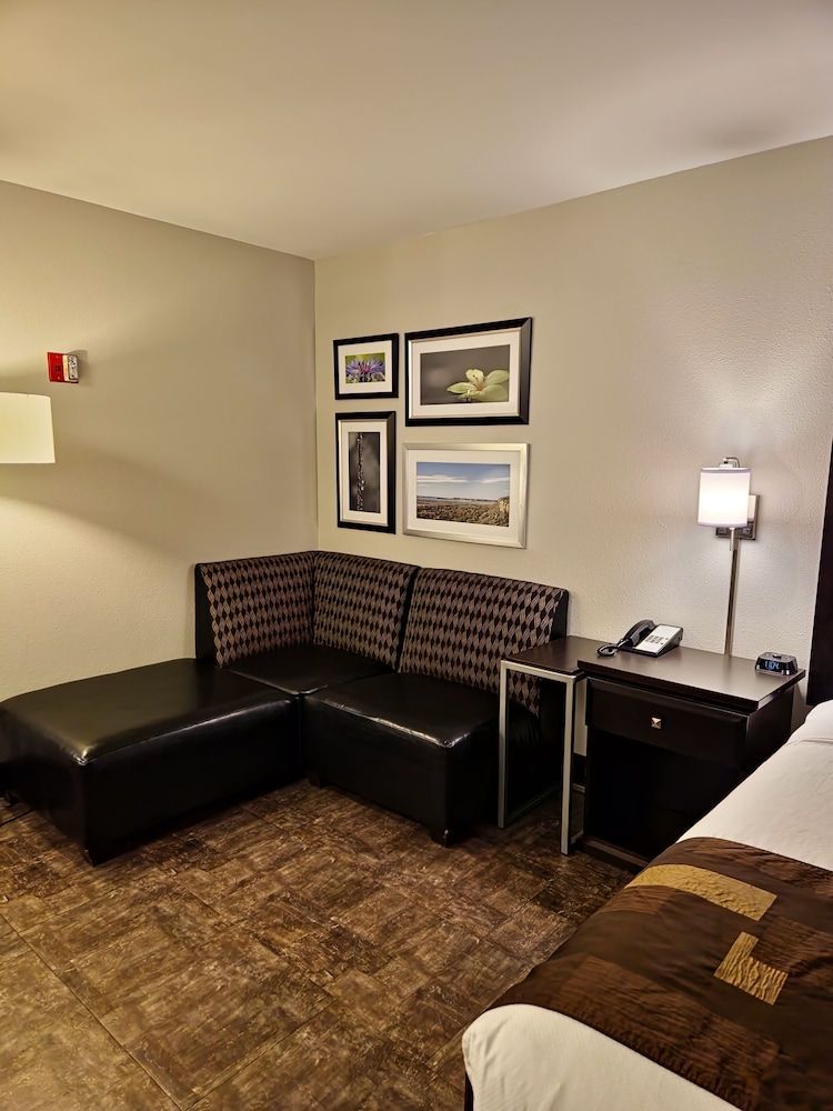 Kelly Inn Billings Montana Deluxe Room, 1 King Bed (King w/Jetted Bathtub) 7