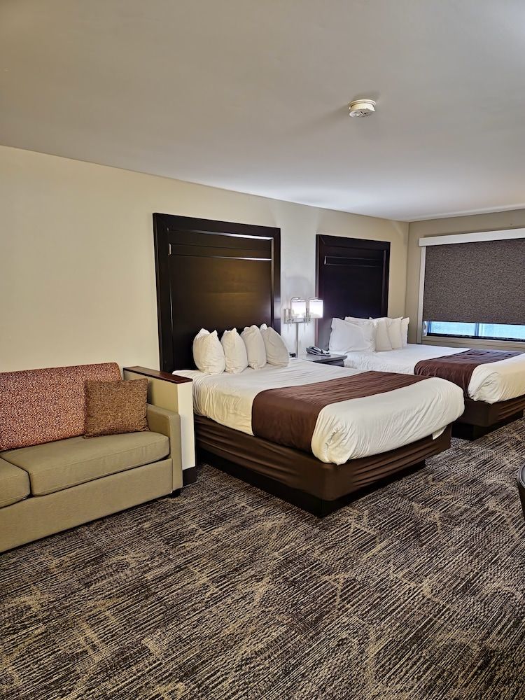 Deluxe Room, 2 Queen Beds (2 Queen Beds and a pull out sofabed)