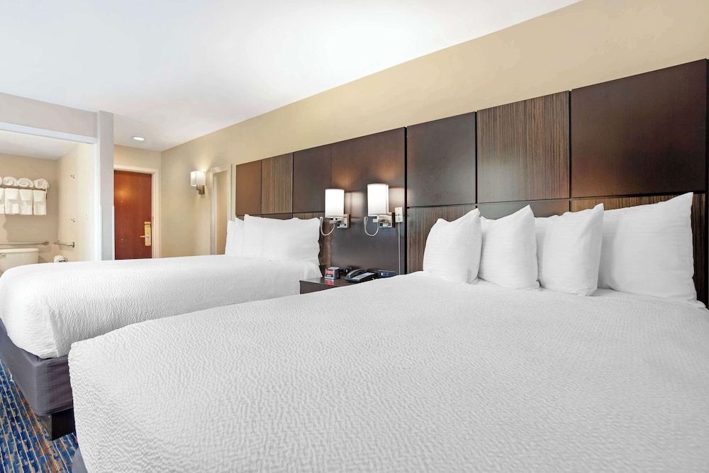 Standard Room, 2 Queen Beds, Accessible, Bathtub