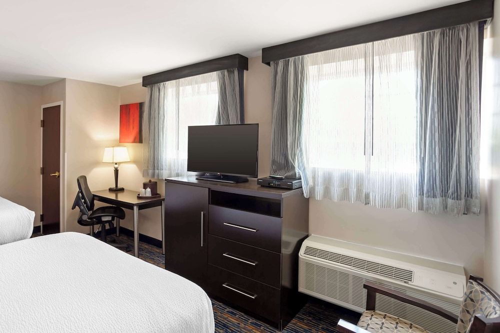 Standard Room, 2 Queen Beds, Accessible, Non Smoking