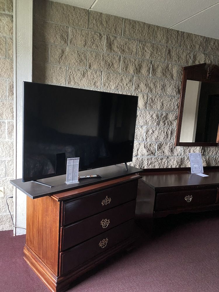 Voyageur Inn and Conference Center Room, 2 Queen Beds, Non Smoking 7