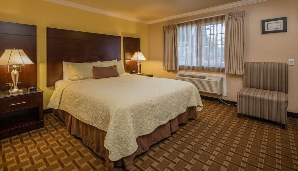 undefined Stage Coach Lodge 8