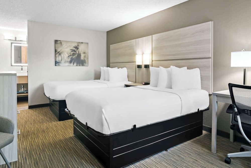 Standard Room, 2 Double Beds, Non Smoking, Refrigerator & Microwave