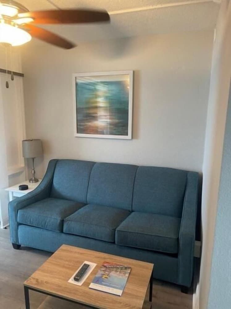 The Maverick Resort Deluxe Studio, Balcony, Oceanfront 17