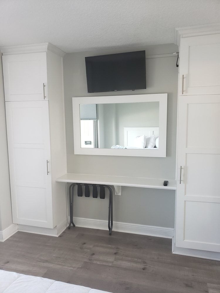 The Maverick Resort Deluxe Studio, Balcony, Oceanfront 9