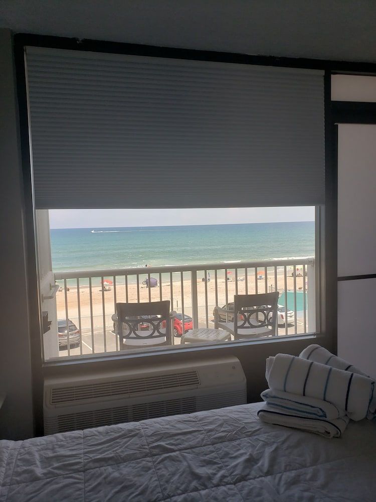 The Maverick Resort Deluxe Studio, Balcony, Oceanfront 11