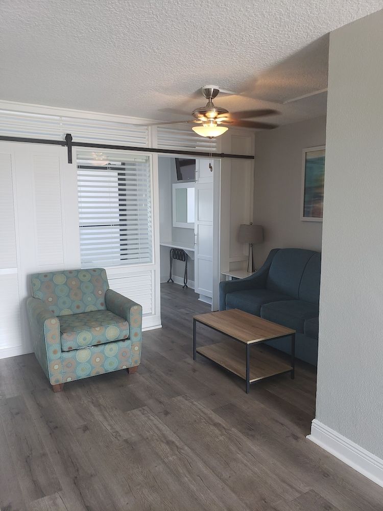 The Maverick Resort Studio, Balcony, Oceanfront 6