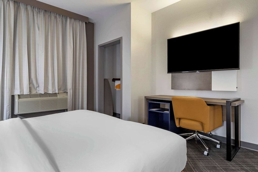 Suite, 1 King Bed with Sofa bed, Accessible, Non Smoking