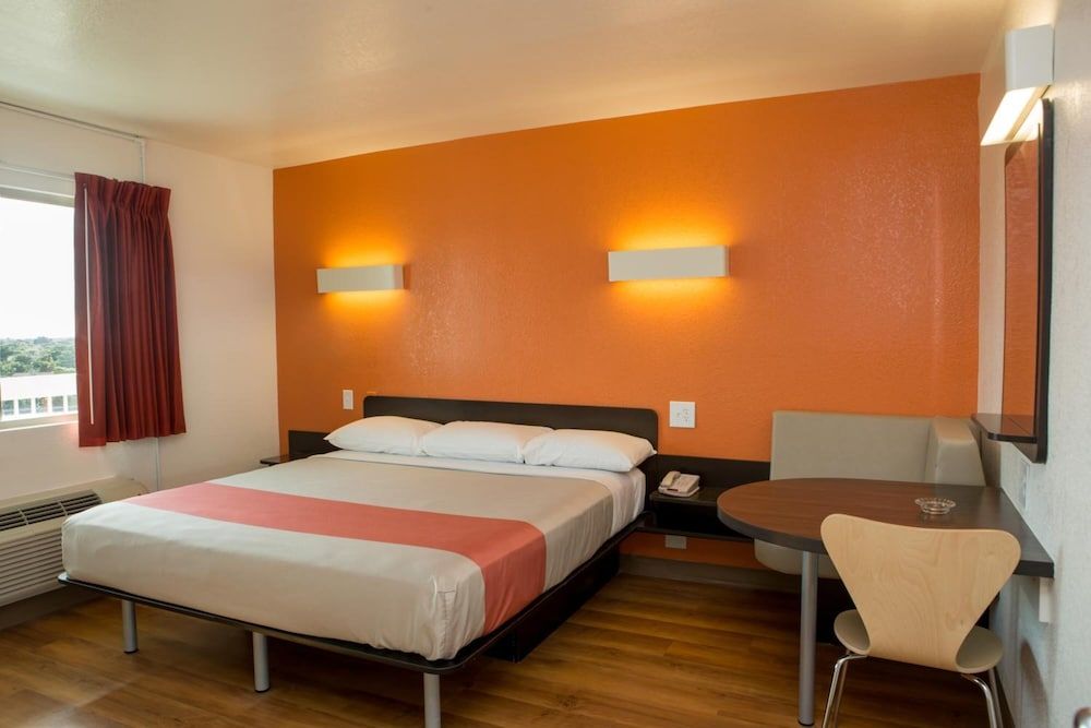 Premium Room, 1 King Bed, Non Smoking, Refrigerator & Microwave