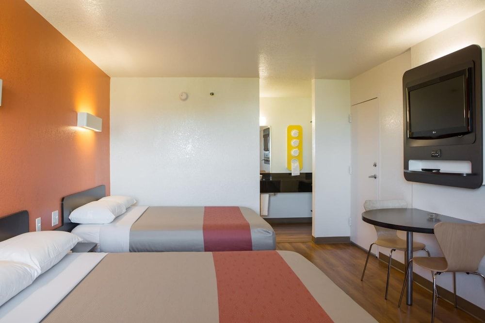 Motel 6 Cutler Bay, FL Premium Room, 2 Queen Beds, Non Smoking, Refrigerator & Microwave