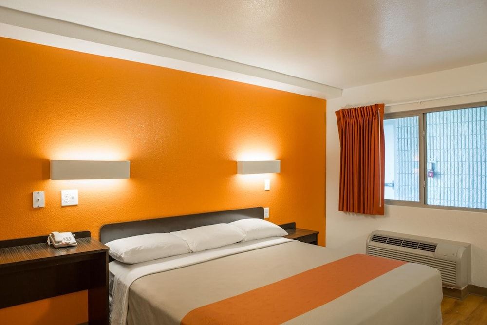 Premium Room, 1 King Bed, Non Smoking, Refrigerator & Microwave