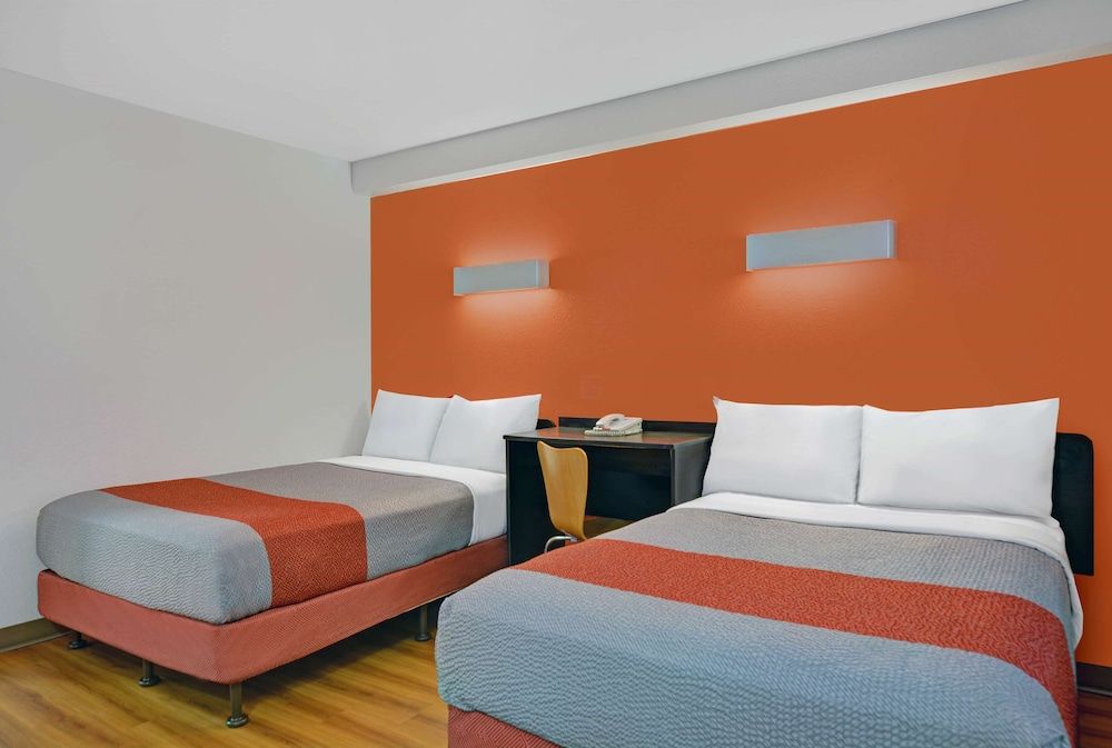 Motel 6 Cutler Bay, FL Premium Room, 2 Queen Beds, Accessible, Non Smoking 6