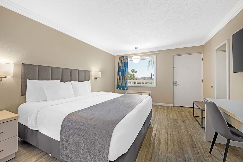 Orlando International Drive North Hotel Single Room, 1 King Bed, Non Smoking