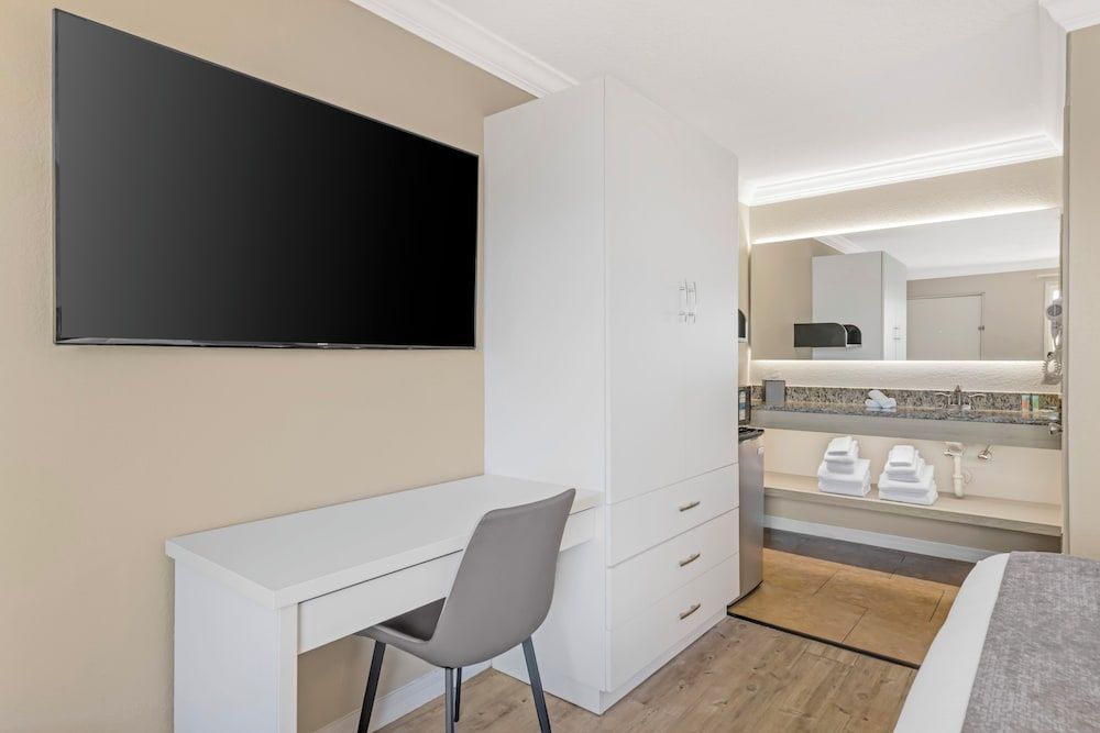 Orlando International Drive North Hotel Single Room, 1 King Bed, Non Smoking 5