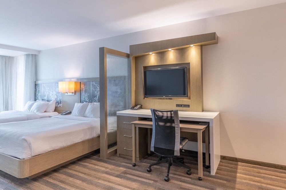 Room, 2 Queen Beds, Non Smoking (Mobility Accessible, Roll-In Shower)