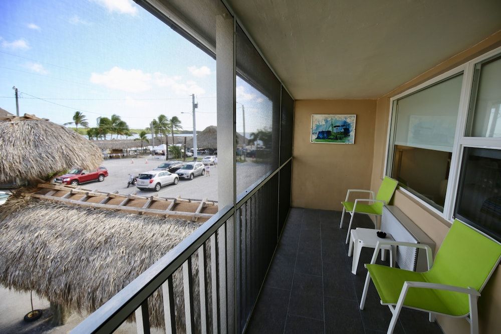 Gilbert's Resort Family Suite (Queen) 3