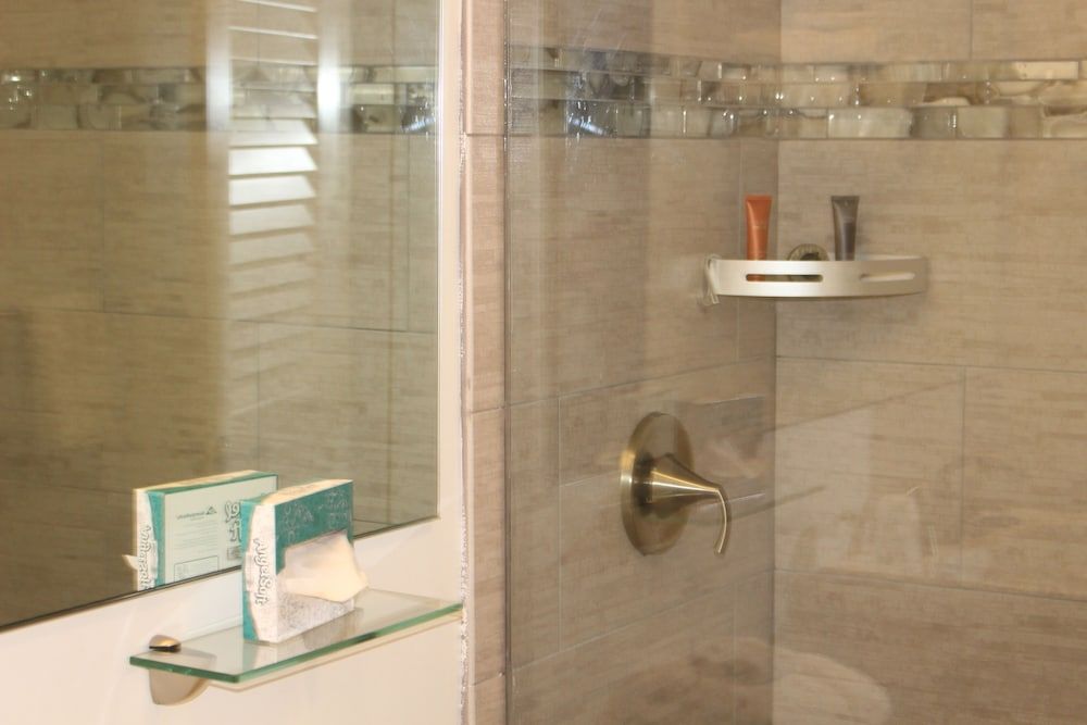 Gilbert's Resort Family Suite (Queen) 6