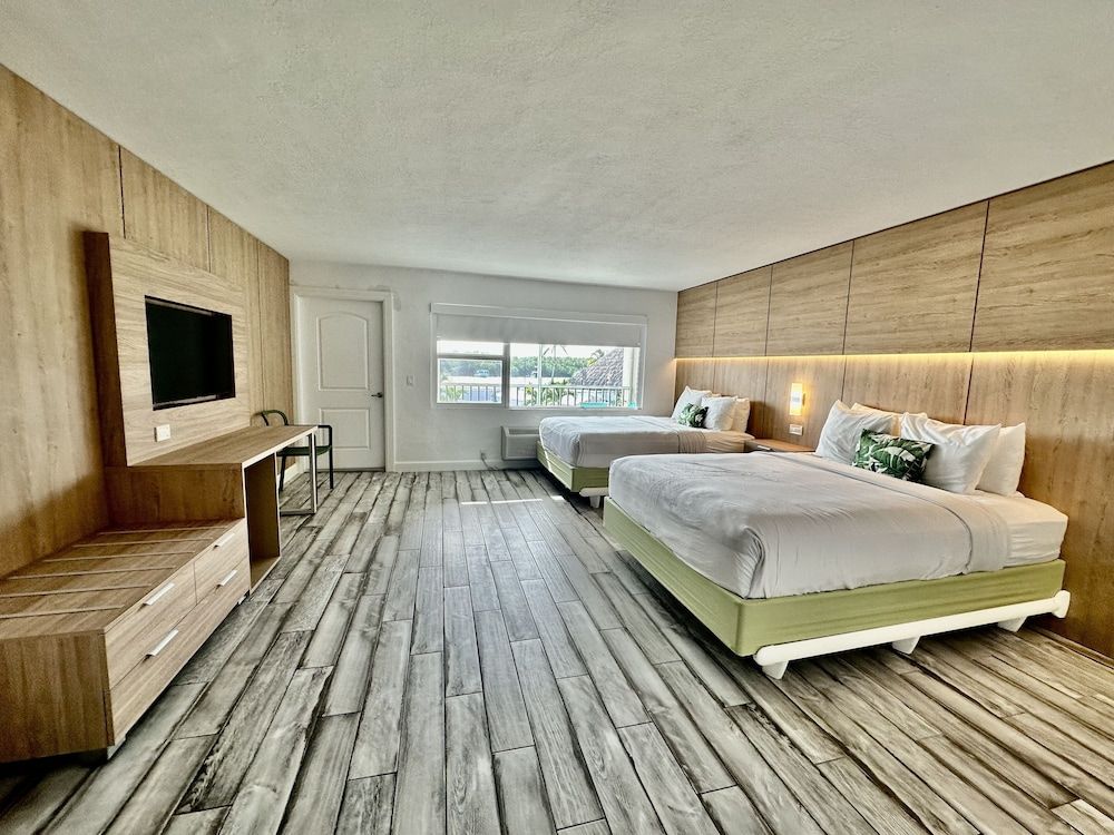 Gilbert's Resort Family Suite (Queen) 2