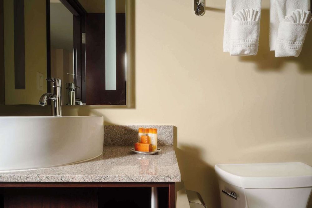 Northern Hotel Classic Room, 1 King Bed 7