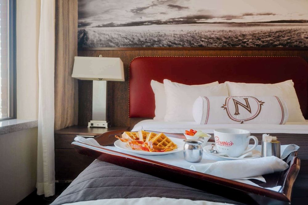 Northern Hotel Classic Suite, 1 King Bed 3