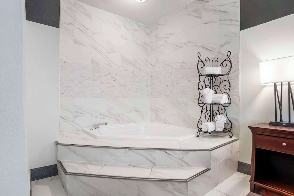 Best Western Plus Daphne Inn & Suites Suite, 1 King Bed, Non Smoking, Jetted Tub (with Single Sofabed) 5