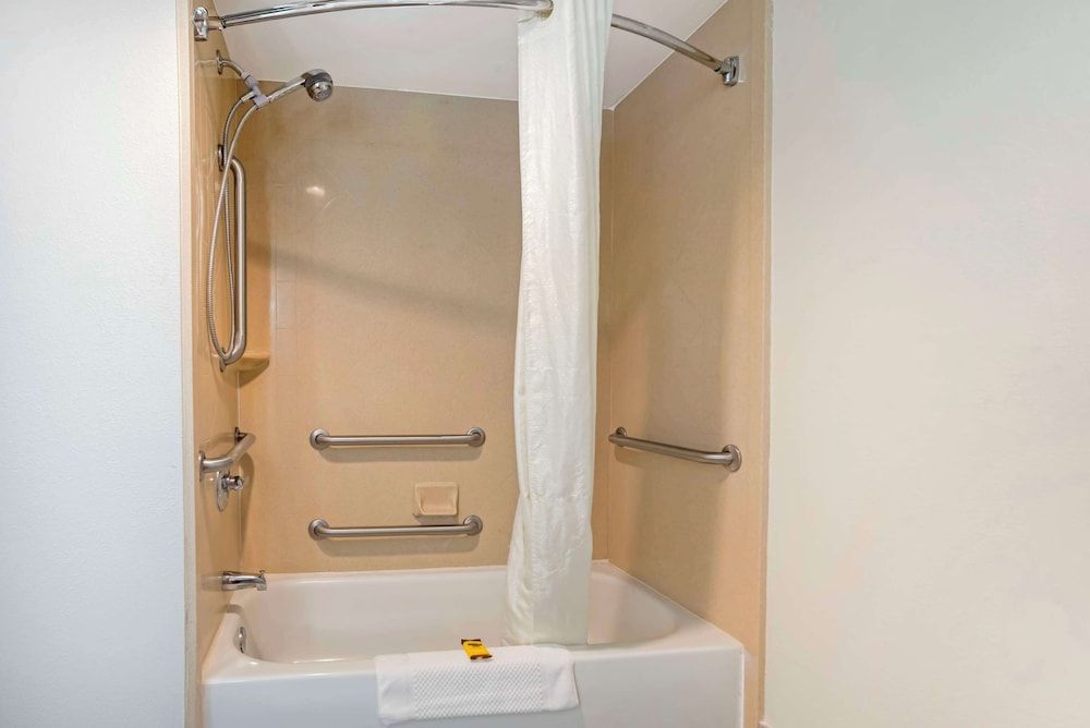 Best Western Plus Daphne Inn & Suites Suite, 1 King Bed, Non Smoking, Jetted Tub (with Single Sofabed) 4