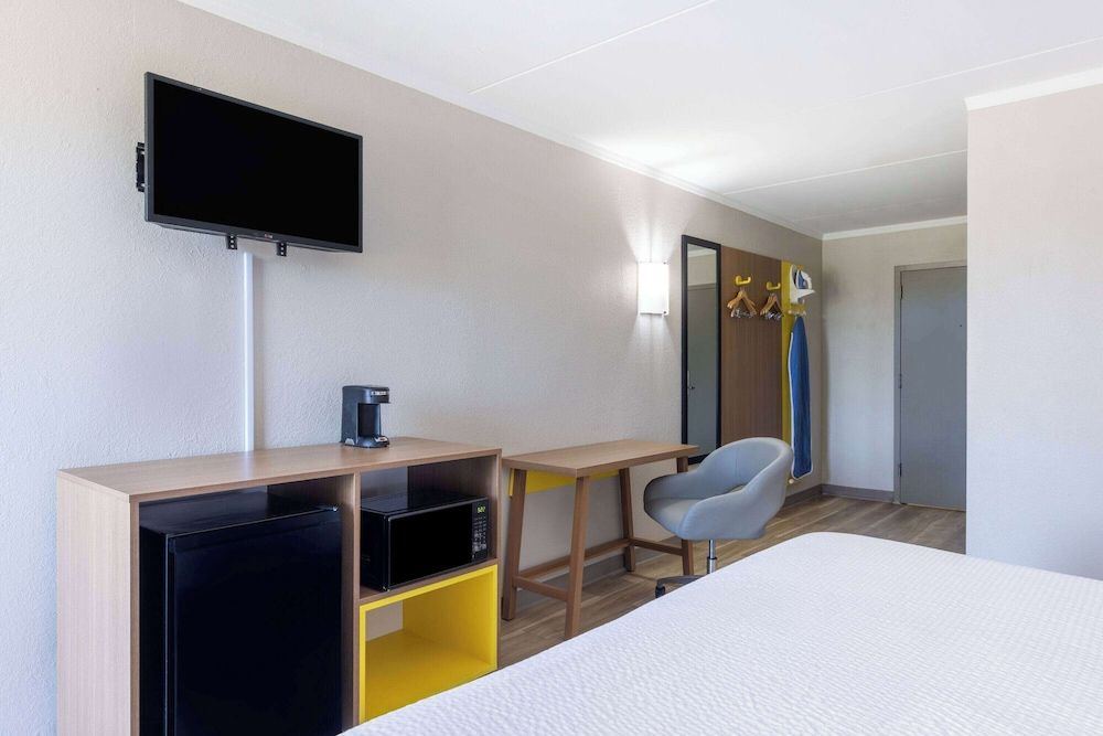 Room, 1 King Bed, Non Smoking