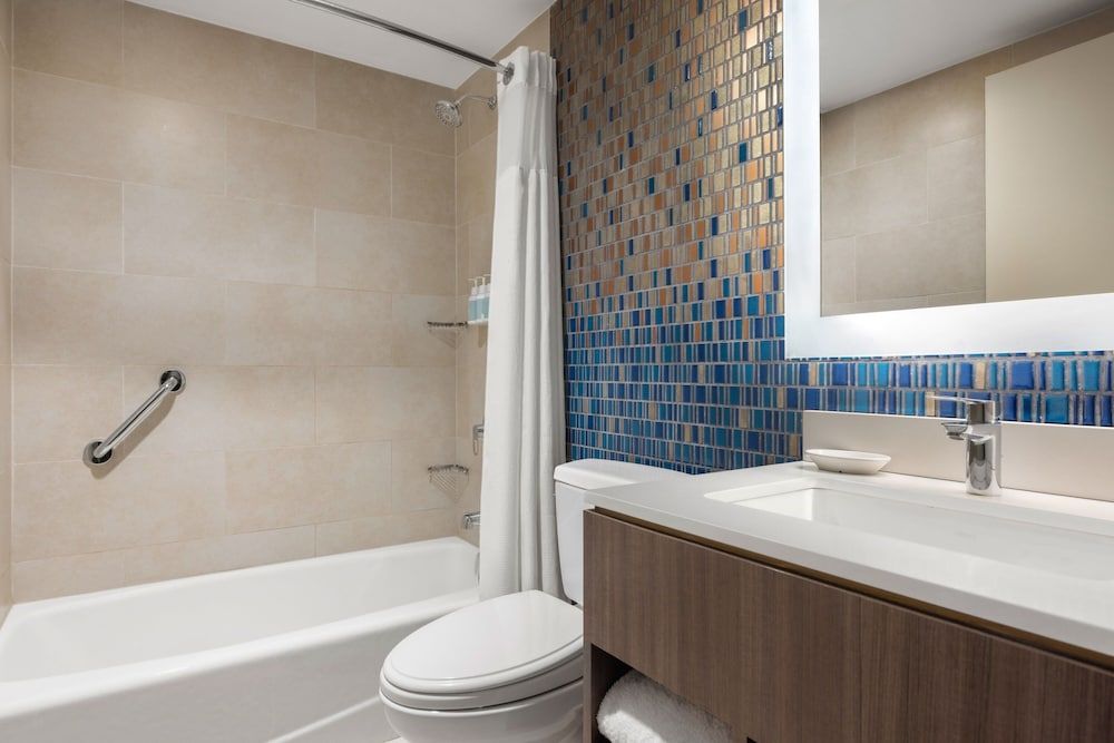 Suite, 1 Bedroom (Mobility/Hearing Accessible, Tub)