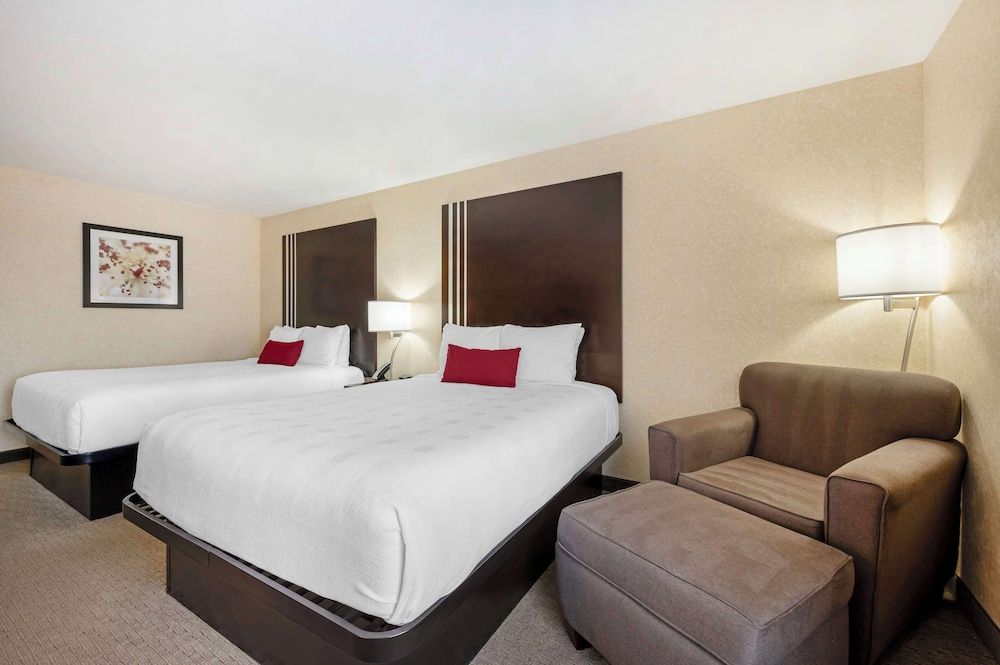 Best Western Plus Howe Inn Standard Room, 2 Queen Beds, Non Smoking, Refrigerator & Microwave