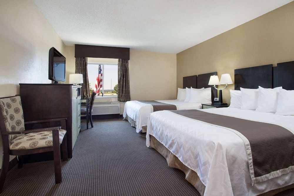 Deluxe Room, 2 Queen Beds, Non Smoking (2 Queen Beds with sofa bed)