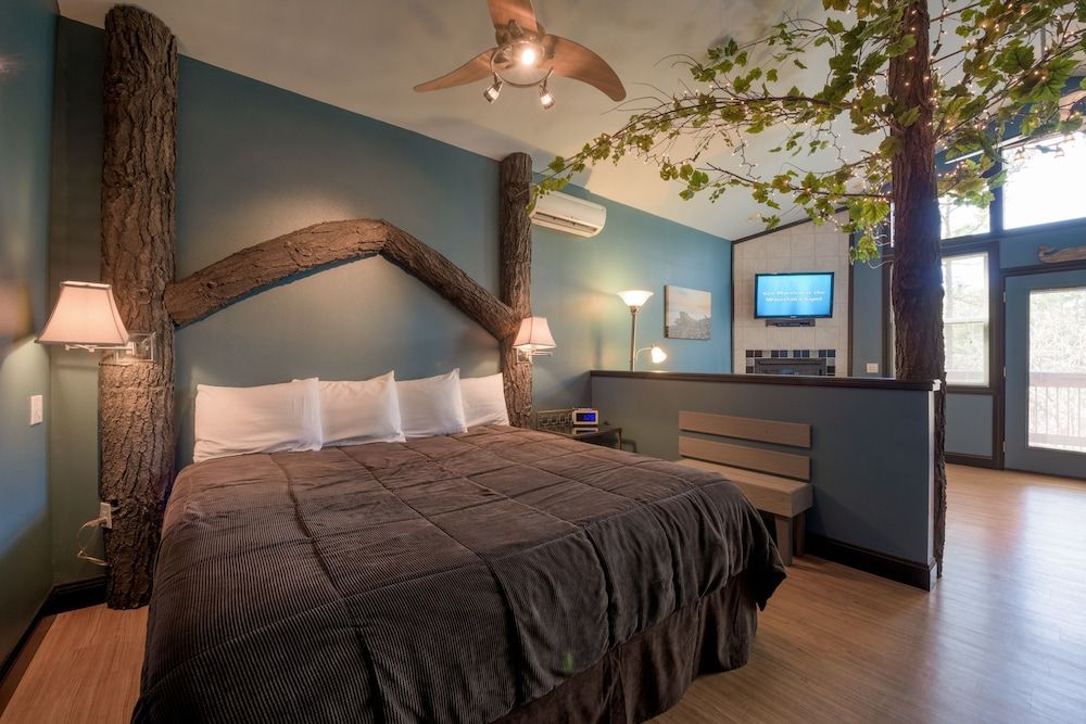 Romantic Tree House, 1 King Bed