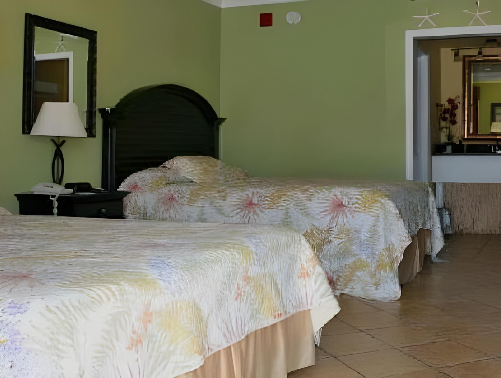 Sea And Breeze Hotel And Condo Queen Room with Two Queen Beds 8