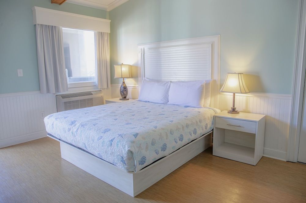 Sea And Breeze Hotel And Condo King Size Bed 3
