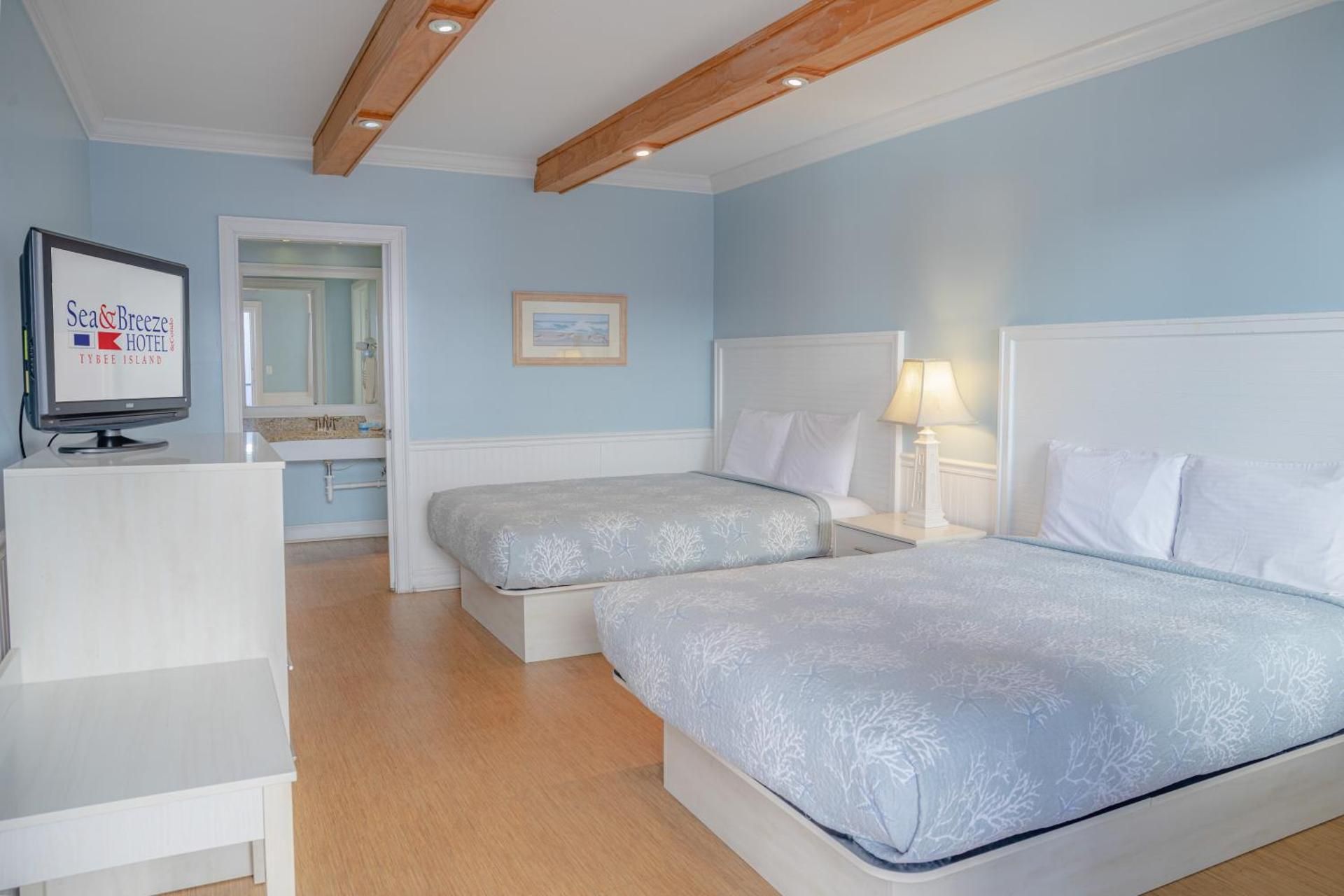 Sea And Breeze Hotel And Condo Queen Room with Two Queen Beds 4