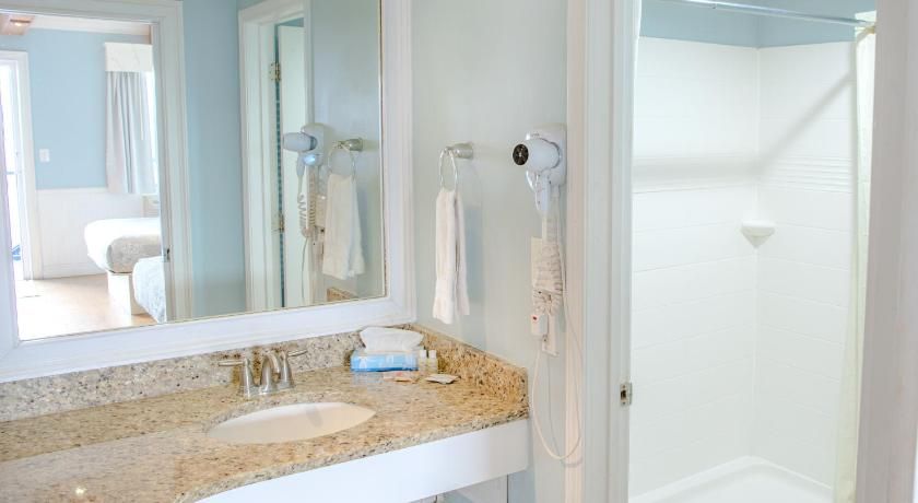 Sea And Breeze Hotel And Condo King Room 7