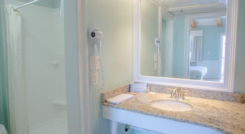 Sea And Breeze Hotel And Condo Queen Room with Two Queen Beds 9