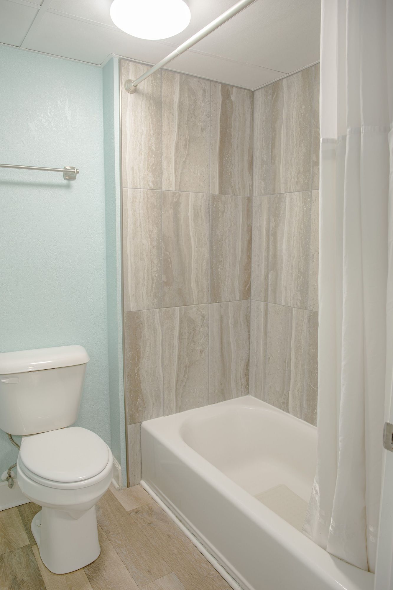 Sea And Breeze Hotel And Condo DELUXE 3
