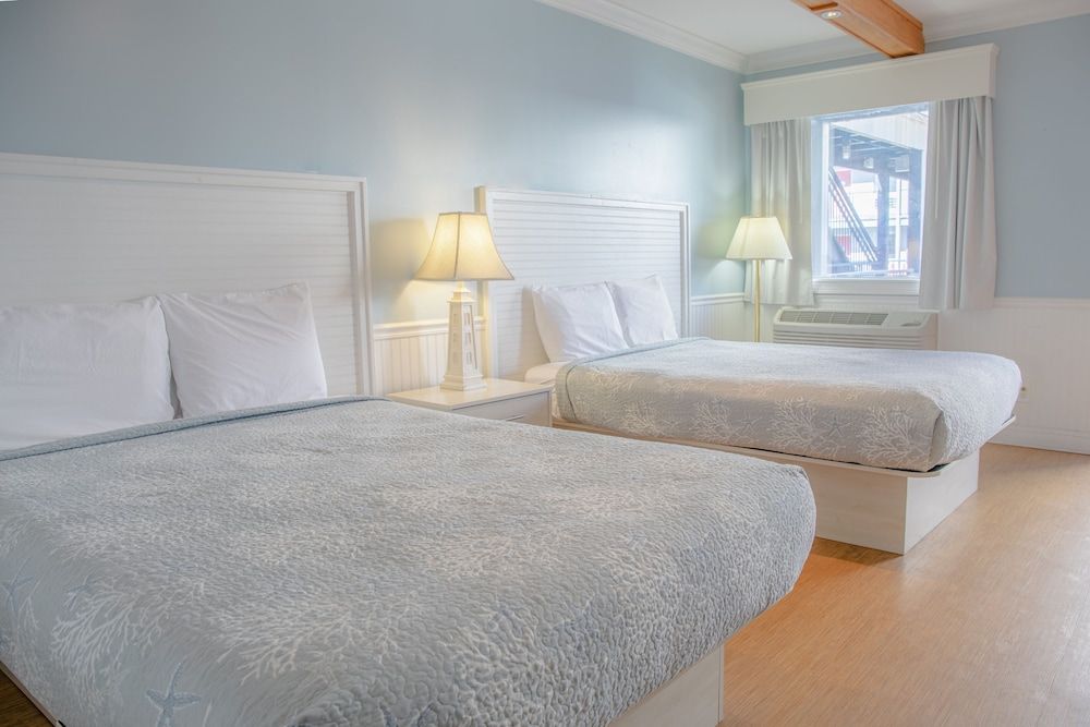 Sea And Breeze Hotel And Condo Two Queen Size Bed 4