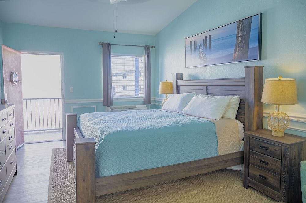 Sea And Breeze Hotel And Condo DELUXE