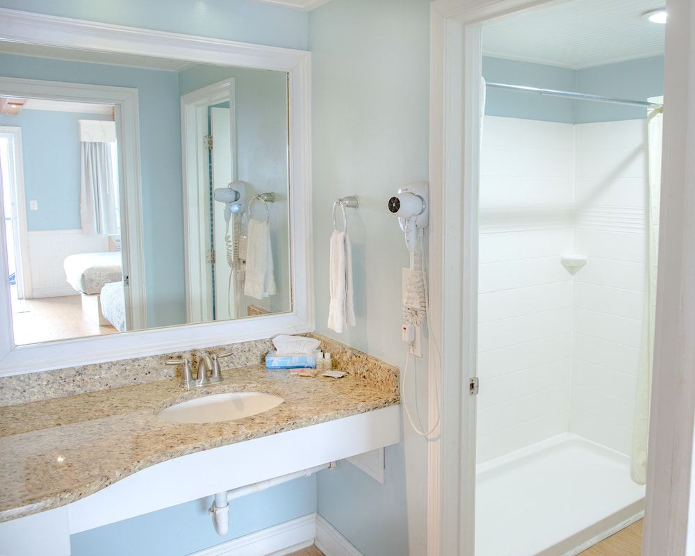 Sea And Breeze Hotel And Condo Two Queen Size Bed 5