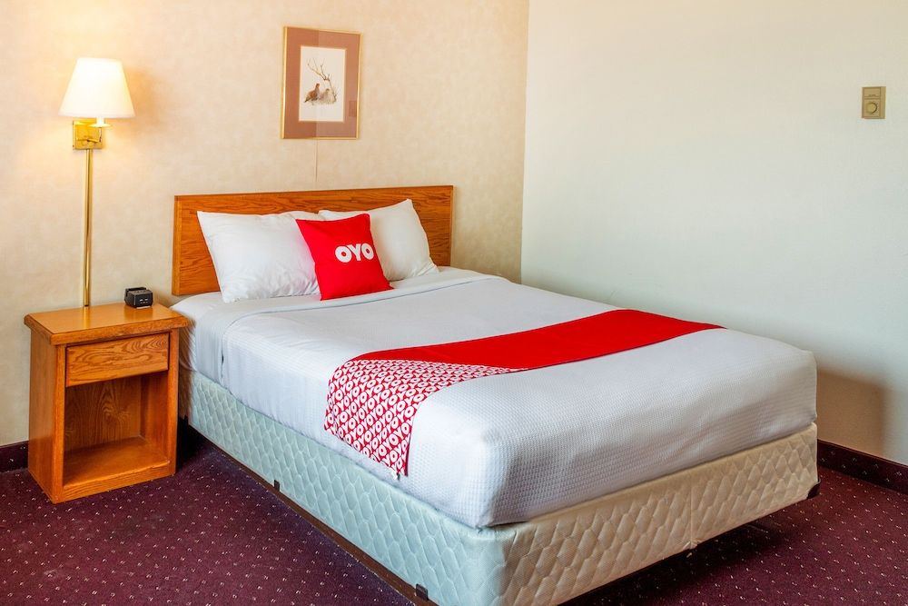 OYO Hotel Shelby MT Hwy 2 & I-15 Premium Room, 1 Queen Bed