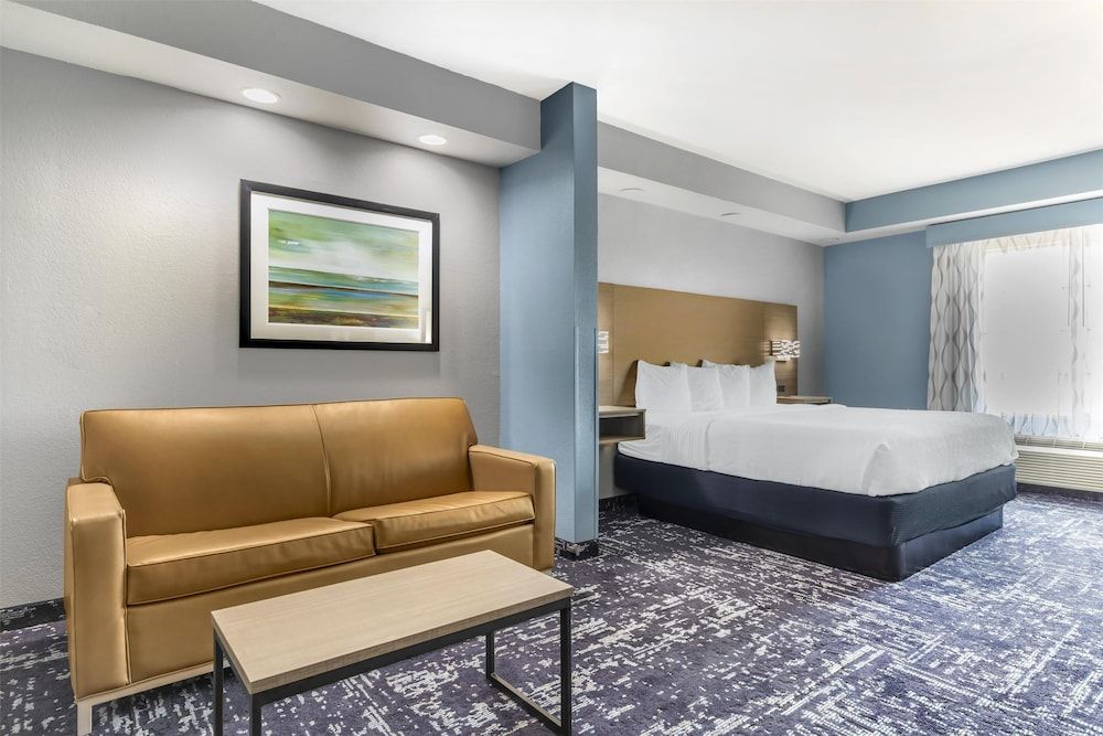 Suite, 1 King Bed, Accessible, Bathtub (with Sofabed)