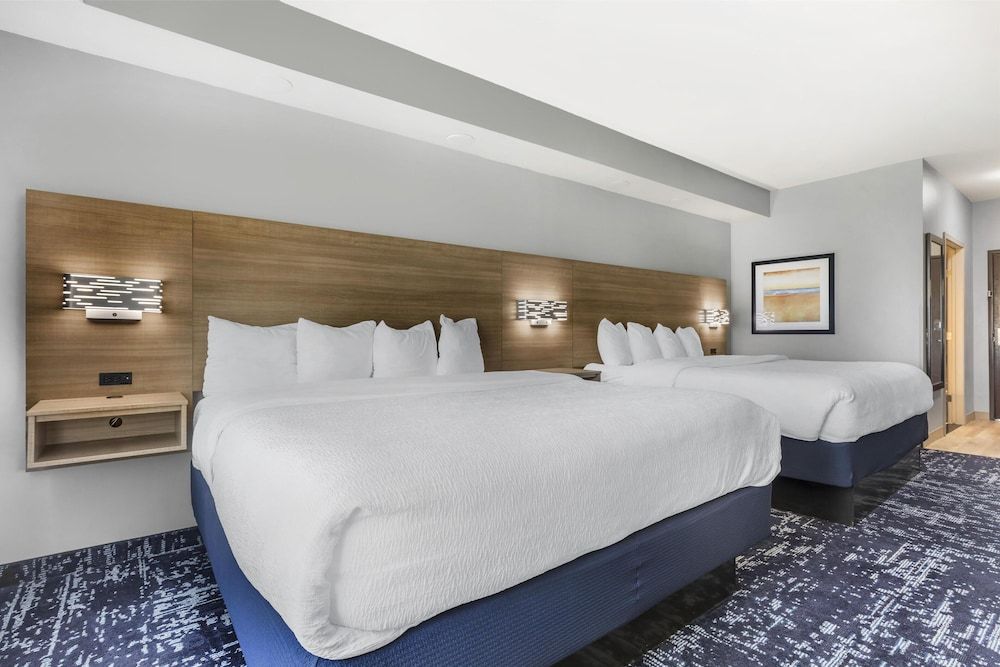Standard Room, Multiple Beds, Non Smoking (Walk-in Shower)