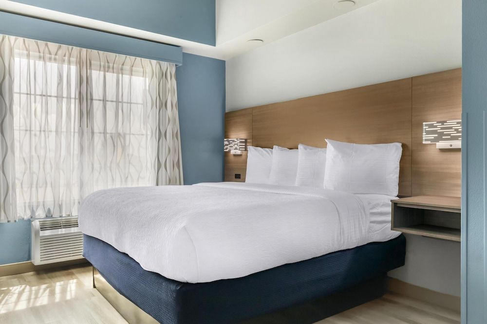Standard Room, 1 King Bed, Accessible, Jetted Tub