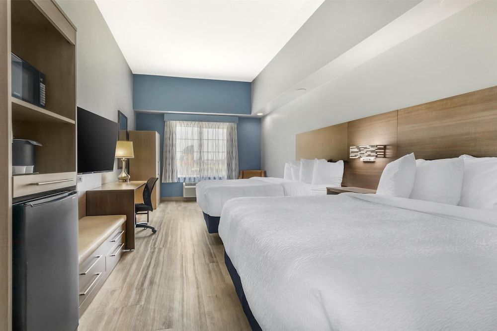 Standard Room, 2 Queen Beds, Accessible, Bathtub