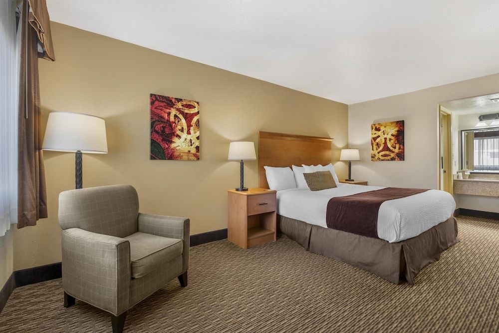 Standard Room, 1 King Bed, Non Smoking, Refrigerator & Microwave