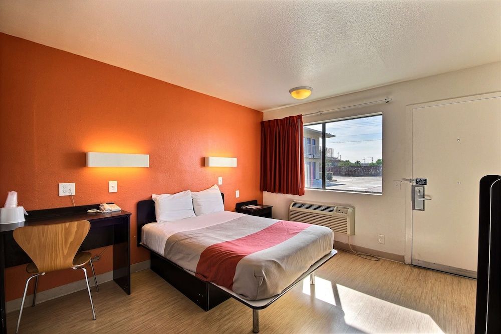 Standard Room, 1 Queen Bed, Non Smoking