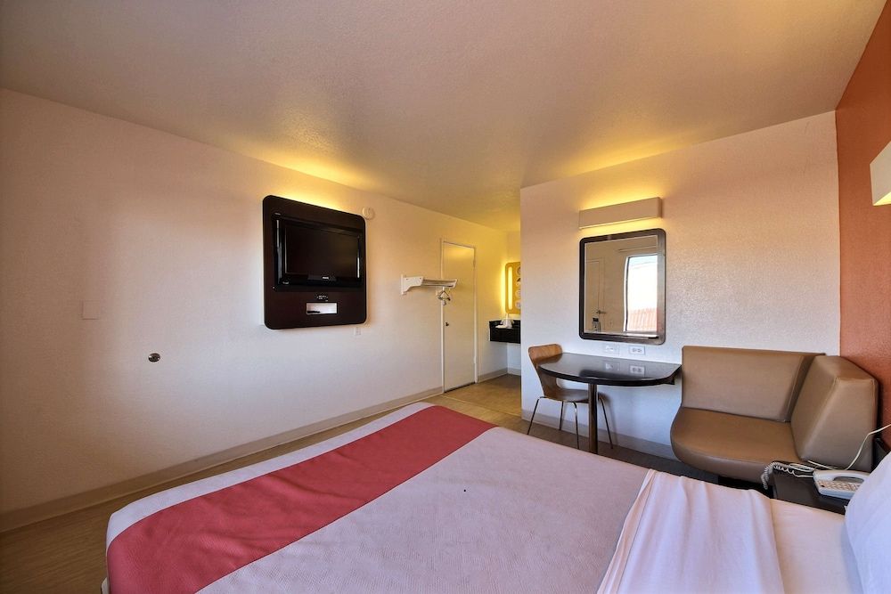 Standard Room, 1 Queen Bed, Accessible, Non Smoking
