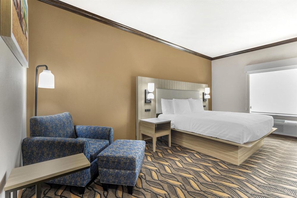 Best Western Red River Inn & Suites Standard Room, 1 King Bed, Non Smoking, Refrigerator & Microwave