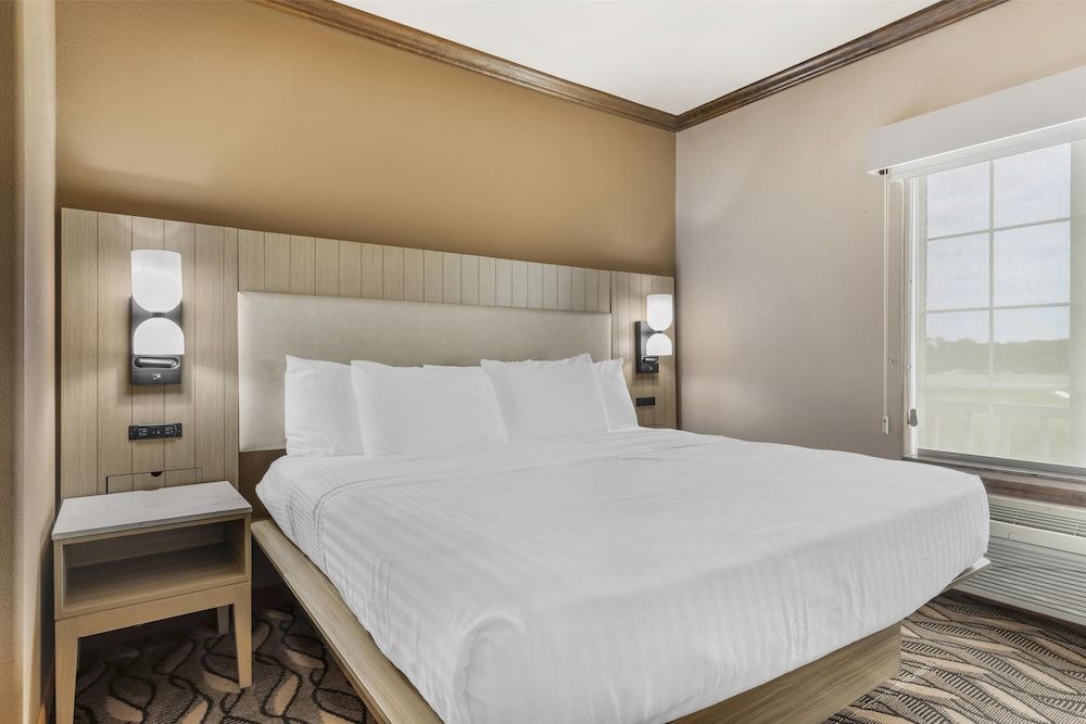 Best Western Red River Inn & Suites